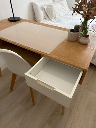 Escritorio madera con sitio para almacenaje