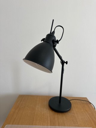 Escritorio madera con sitio para almacenaje