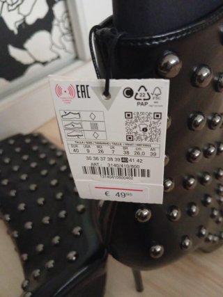 Botines negros tachuelas tacón aguja