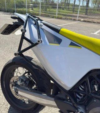 Maletas y herrajes Husqvarna 701