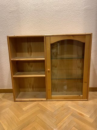 Estantería madera con vitrina