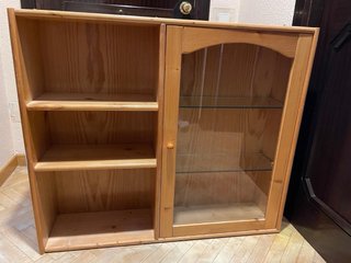Estantería madera con vitrina