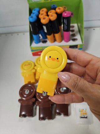Set cancelleria: gomme, temperini e scolorina