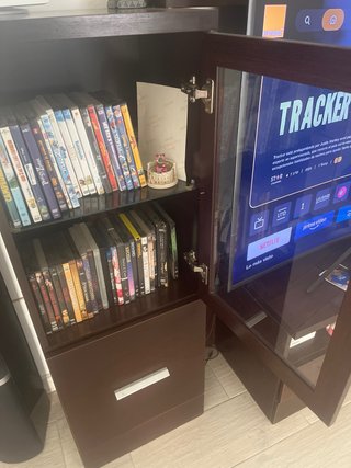 Mueble expositor con puerta de cristal