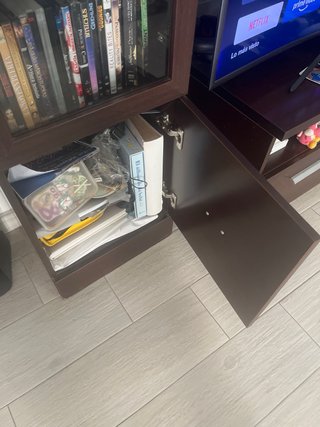 Mueble expositor con puerta de cristal