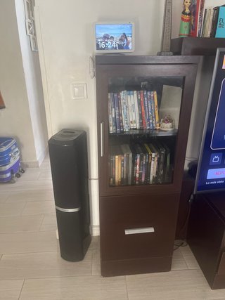Mueble expositor con puerta de cristal
