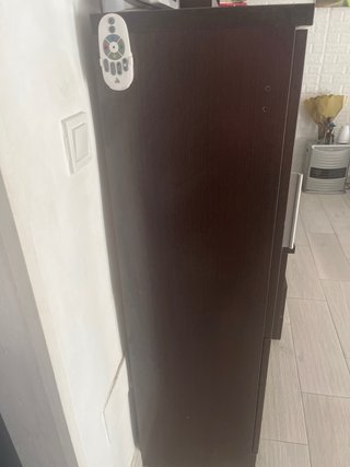 Mueble expositor con puerta de cristal