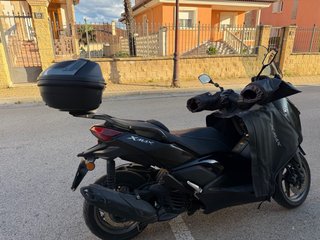 Xmax  Scooter Negra Automática