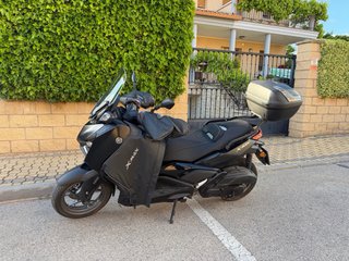 Xmax  Scooter Negra Automática