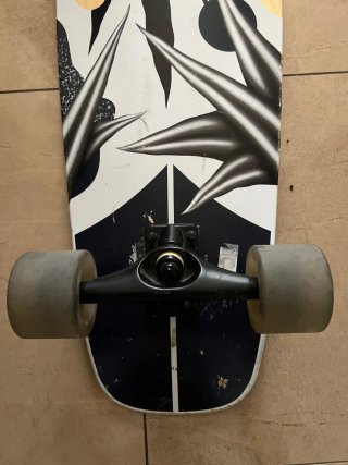 Surfskate Negro con Diseño Blanco