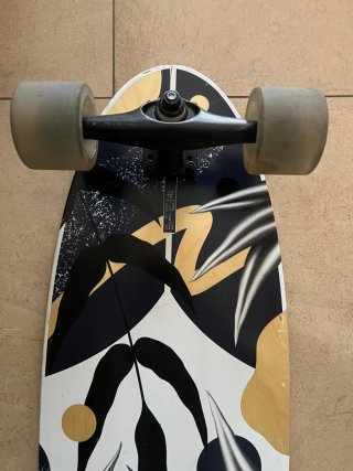 Surfskate Negro con Diseño Blanco