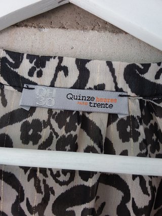 Blusa estampada beige y negra talla L