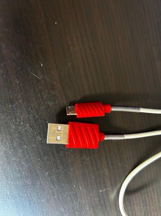 PS4 Slim con mando y cables