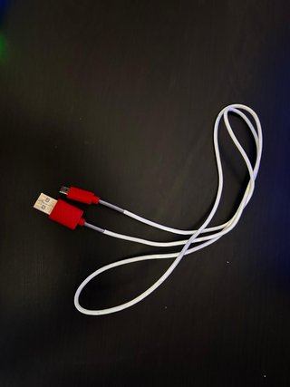 PS4 Slim con mando y cables
