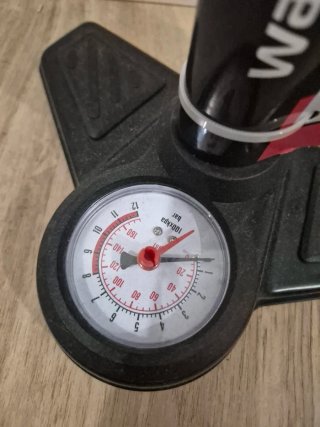 Bomba de pie Walfort para bicicleta