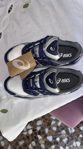 Zapatillas Asics Azul y Plata
