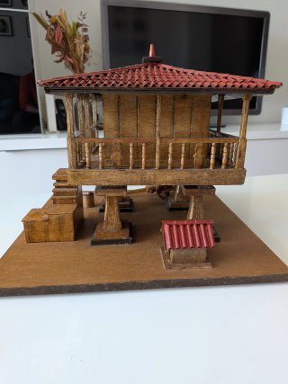 Horreo de madera decorativo