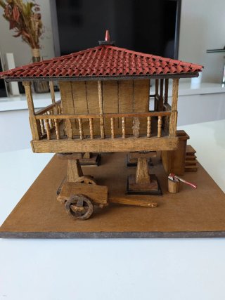 Horreo de madera decorativo