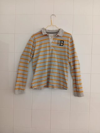 Polo rayas grises y amarillas