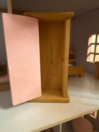 Casa de muñecas de madera rosa