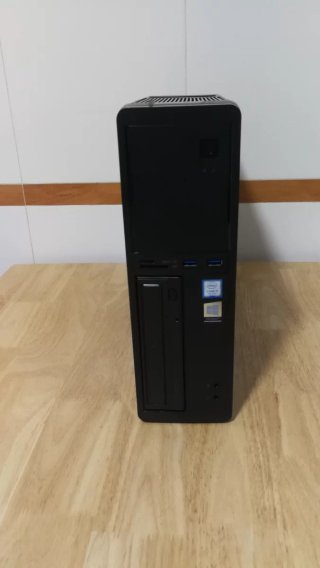 Ordenador sobremesa negro