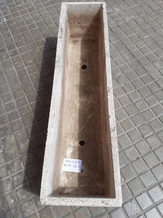 Jardinera de cemento rectangular