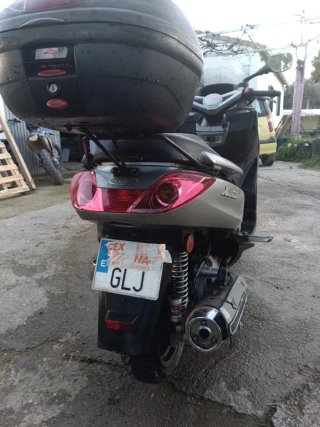 TGB Maxi Scooter Plata