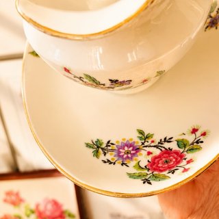 Salsera / Cremera Vintage de Porcelana con Plato