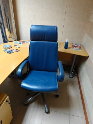 Mobilario de oficina, sillas,mesa y armario