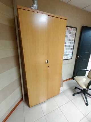 Mobilario de oficina, sillas,mesa y armario