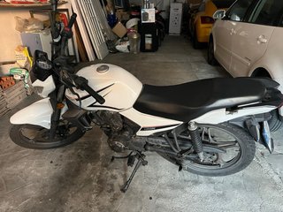 Moto Keeway RKS 125 Blanca