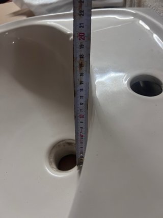Lavabo de cerámica con pie
