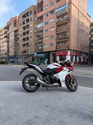 Honda CBR 600F 2012 Roja y Blanca Impoluta 30.000k