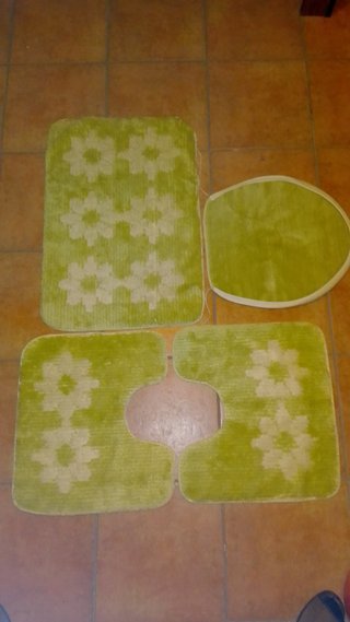 Alfombra tejida beige y azul