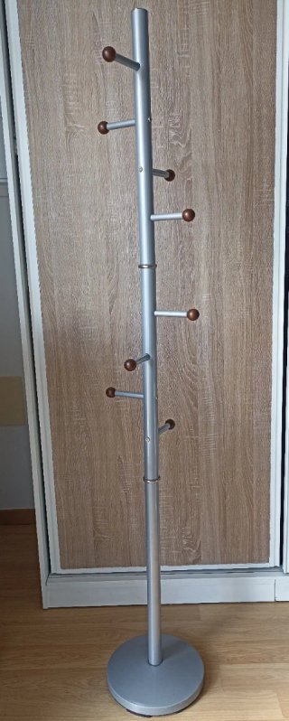Perchero de pie metal y madera