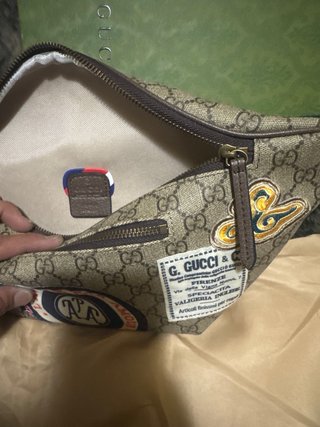 Riñonera Gucci diseño ovni y parches