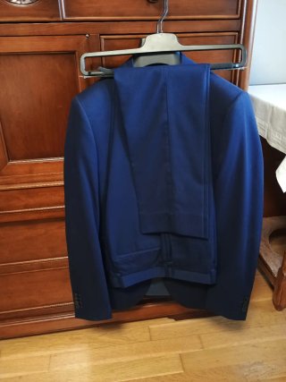 Traje de caballero azul