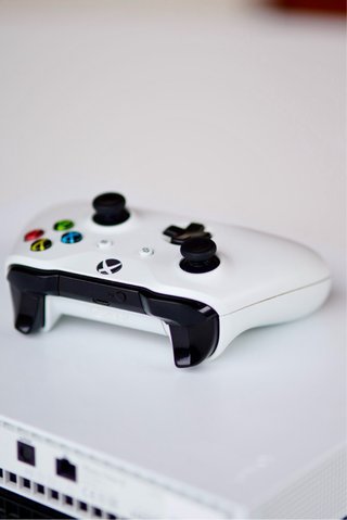 Xbox One X 1TB Bianca Special Edition + Controller