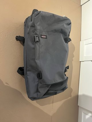 Maleta Eastpak Grande Gris