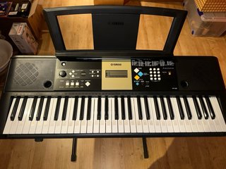 Piano / Teclado Yamaha YPT-220 con soporte