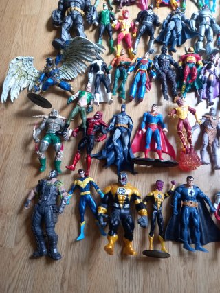 Lote 50 figuras acción + bases regalo