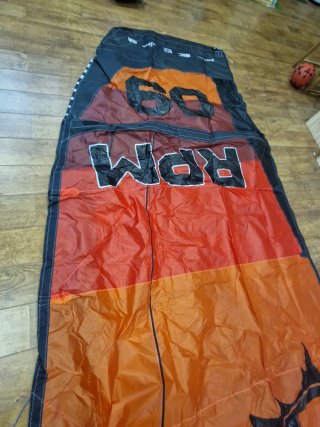 Kite Slingshot RPM 9.0  ,color naranja y rojo.