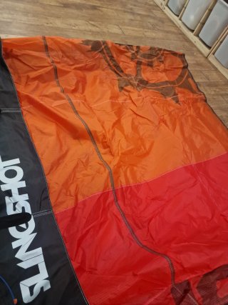 Kite Slingshot RPM 9.0  ,color naranja y rojo.
