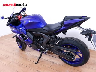 YAMAHA R7