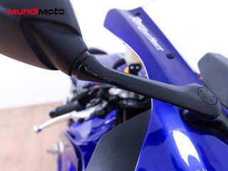 YAMAHA R7