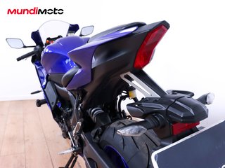 YAMAHA R7