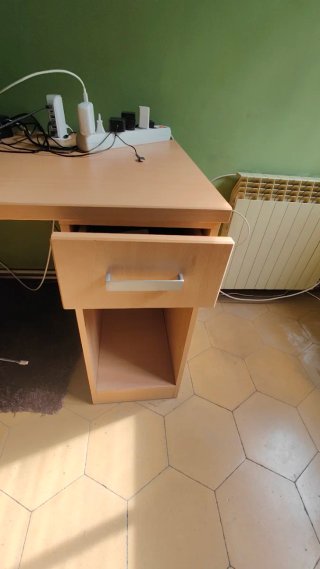 Escritorio amplio de madera