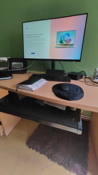 Escritorio amplio de madera