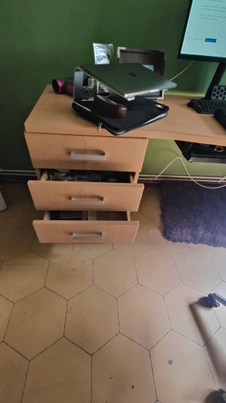 Escritorio amplio de madera