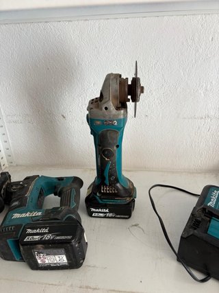 Taladro percutor y radial Makita con batería